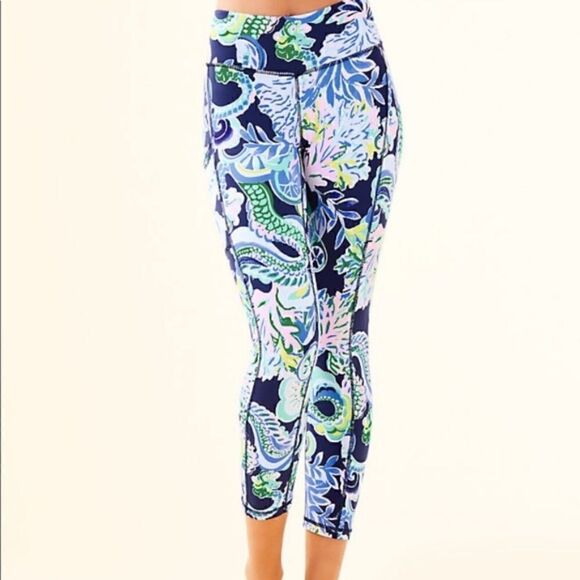 Lilly Pulitzer Luxletic Leggings Size XS in Siren and Spirits Print EEUC - Picture 2 of 4
